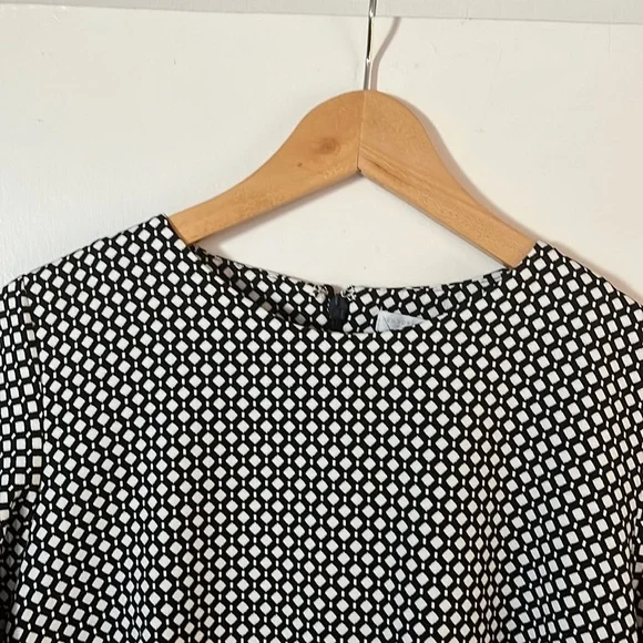 Black and White Mini Dress with Pleated Sleeves - Picture 4 of 8